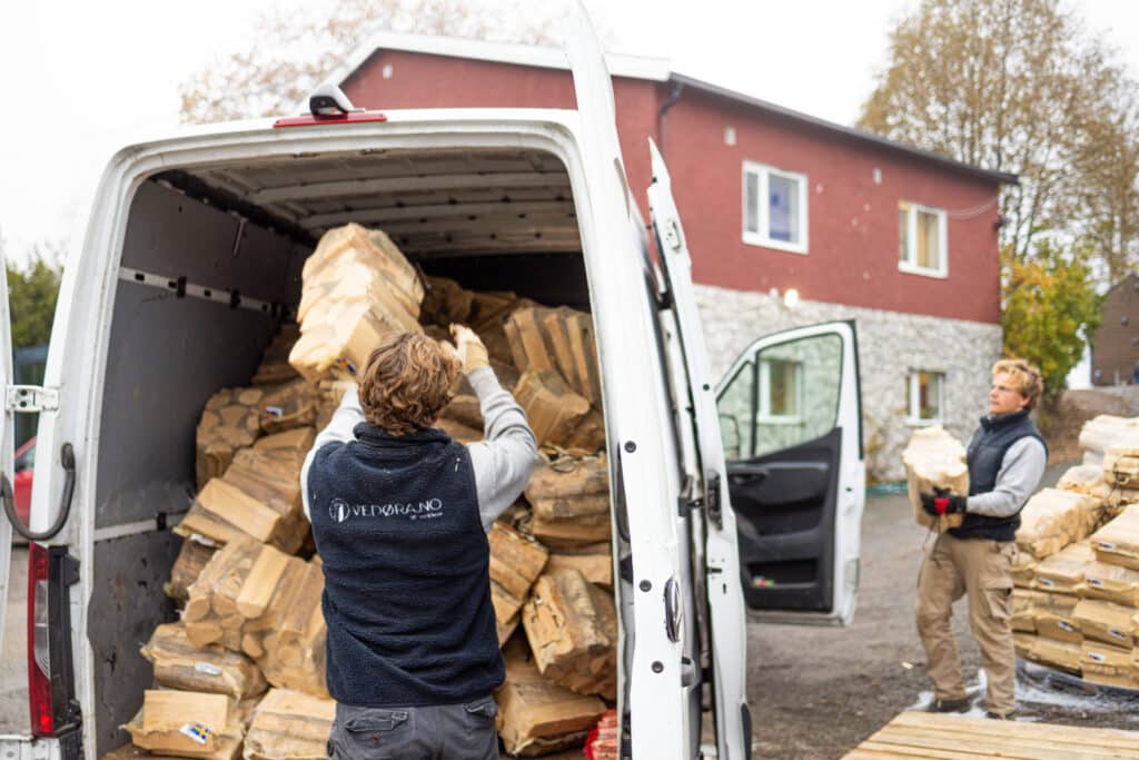 ansatte i vedøra som frakter ved