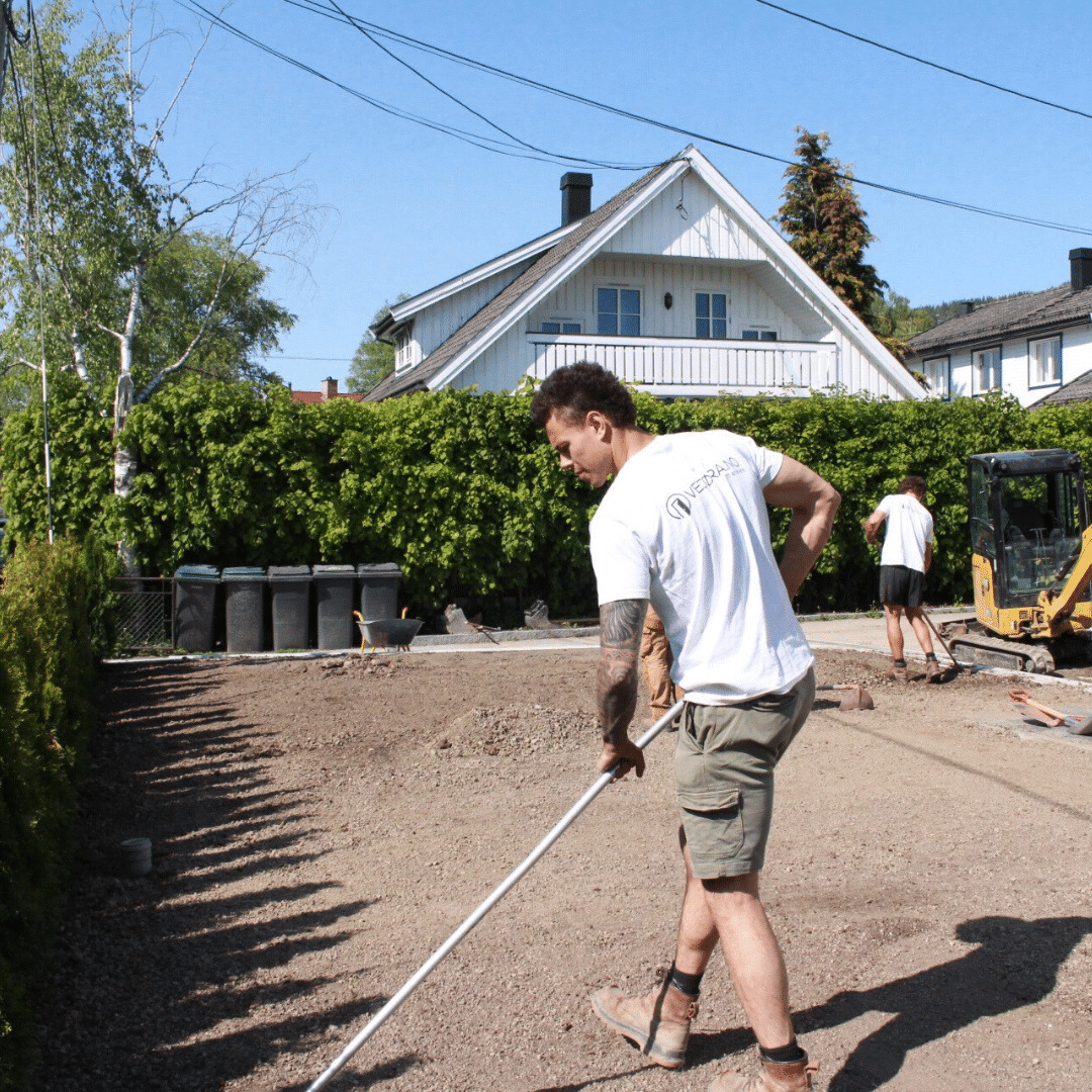 en norsk vedøra arbeider som jobber med landskap